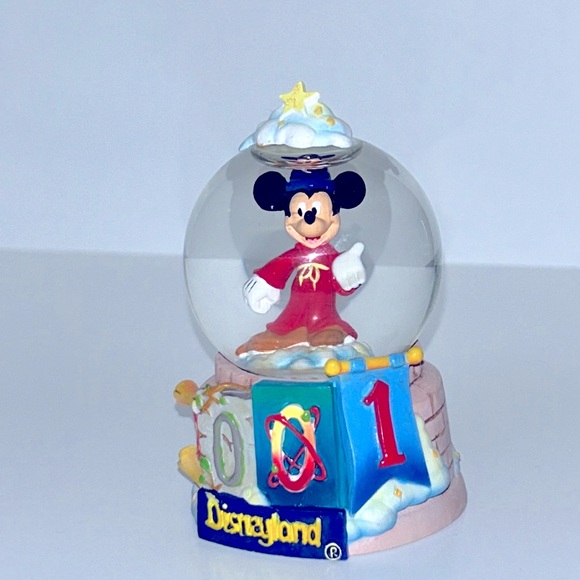 Disneyland ®️ Mickey Mouse Snow Globe - Picture 2 of 3